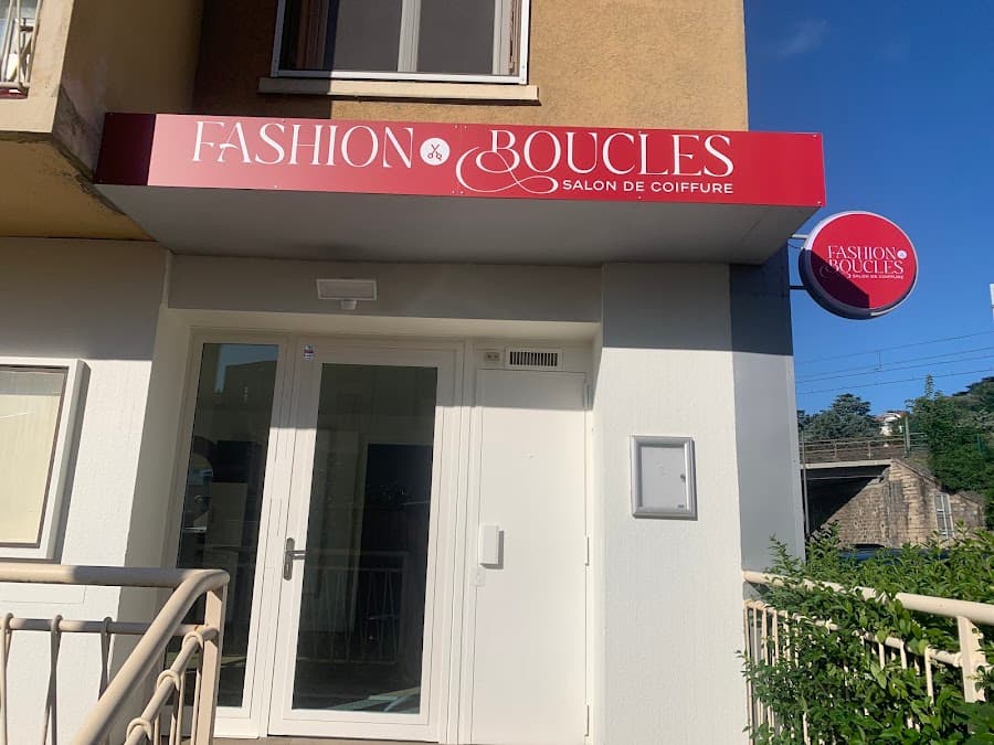 Photo de FASHION BOUCLES (Cheveux texturés, bouclés, frisés et tresses)