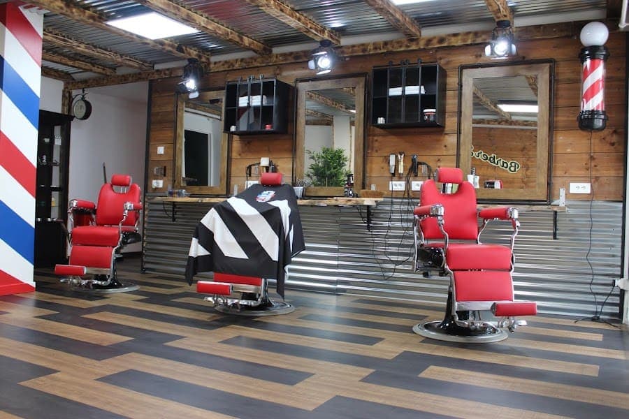 Photo de L'incontournable barbershop (barbier & coiffeur femmes. Spécialisé dans les cheveux bouclés/frisés/crépus)