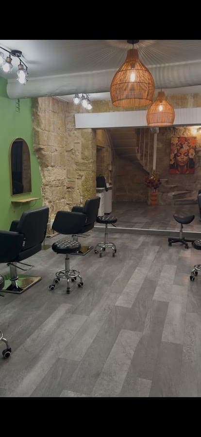 Photo de Ohana Montpellier | Bar à boucles & Head spa | salon de coiffure cheveux bouclés, ondulés, frisés, crépus