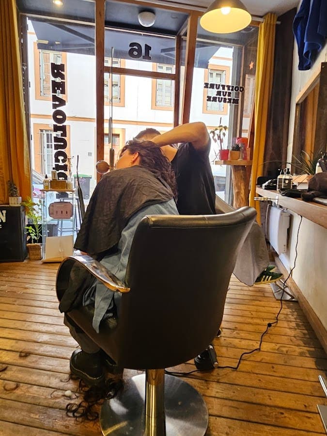 Photo de REVOLUCION, Coiffure sur Mesure / Expert cheveux texturé & de la texture / raide, ondulée, bouclée, frisée, crépue / Toulouse